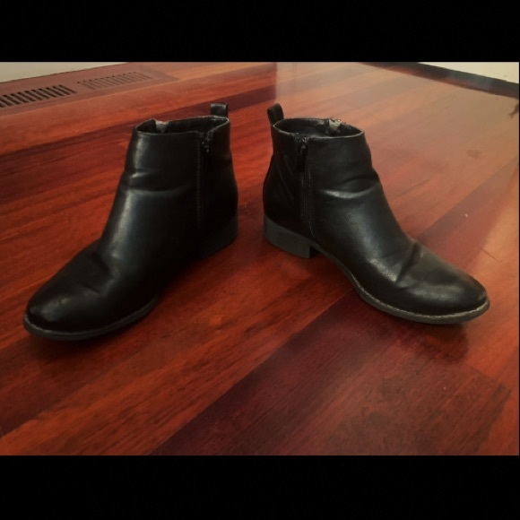 Black Double Sided Zipper Booties - Picture 2 of 5